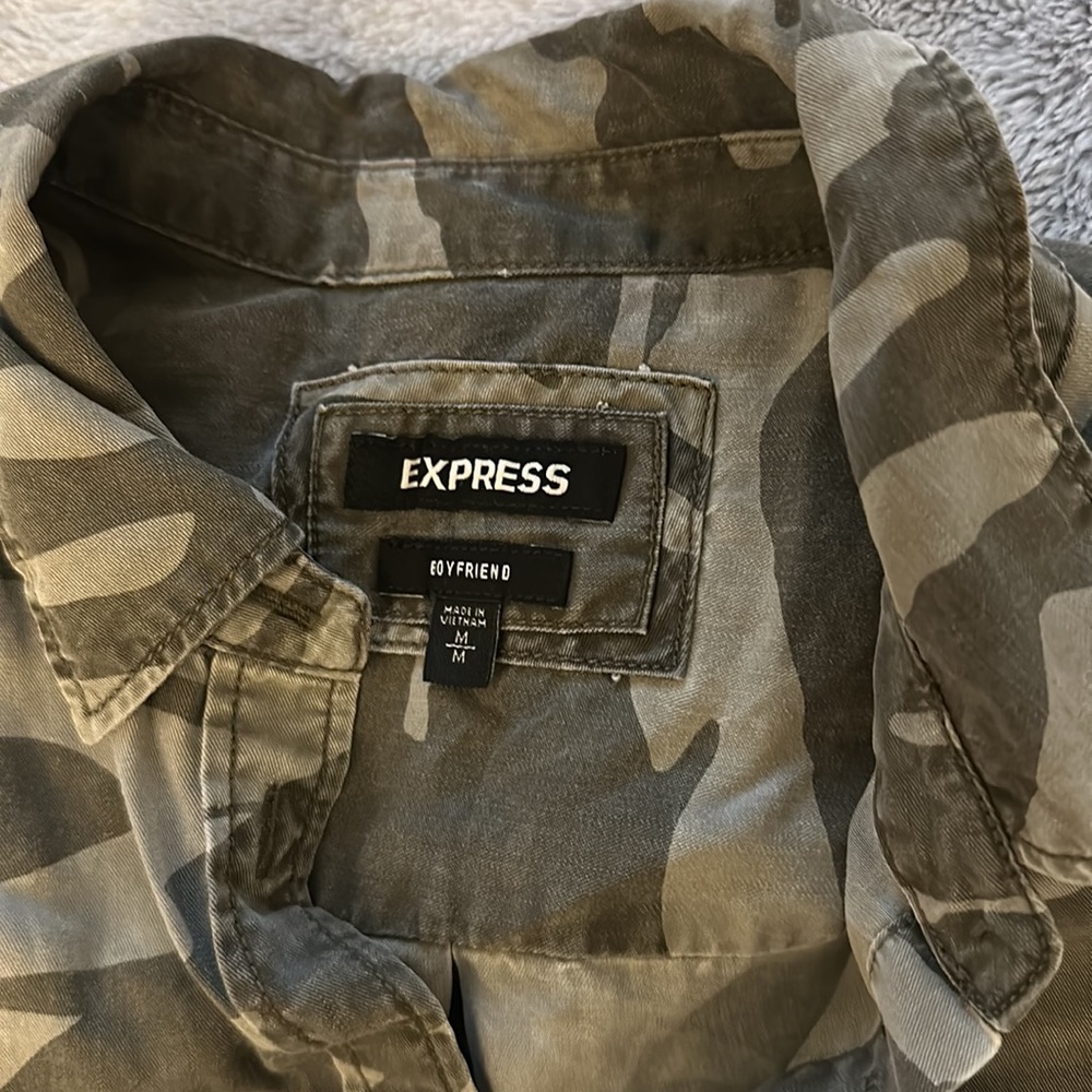Express women’s boyfriend fit camo button up shirt